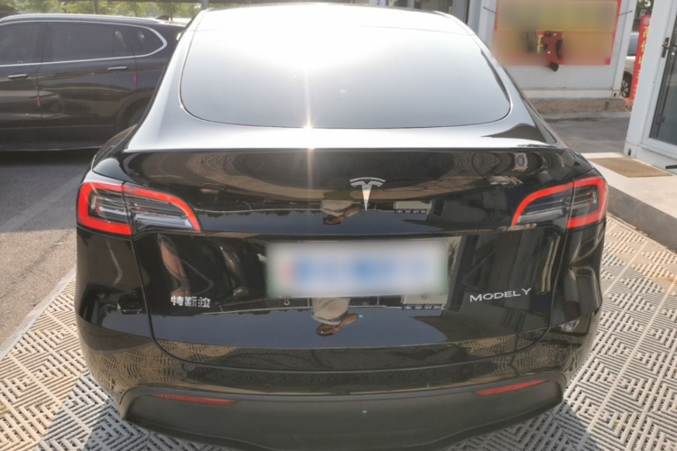 Tesla Model Y 2022 #6 Tesla Model Y 2022 car image #6