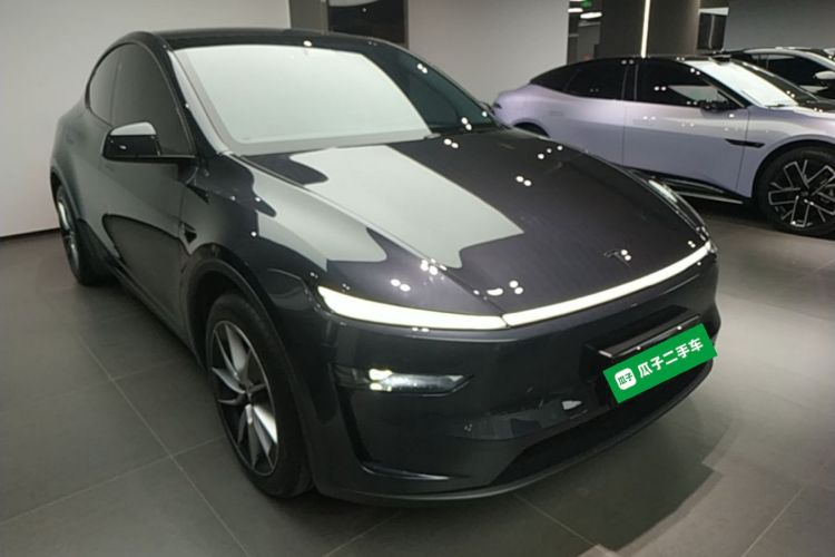 Tesla Model Y 2025 immagine di auto #6