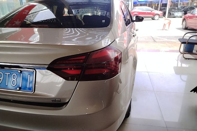 GEELY Emgrand 2019 #8 GEELY Emgrand 2019 car image #8