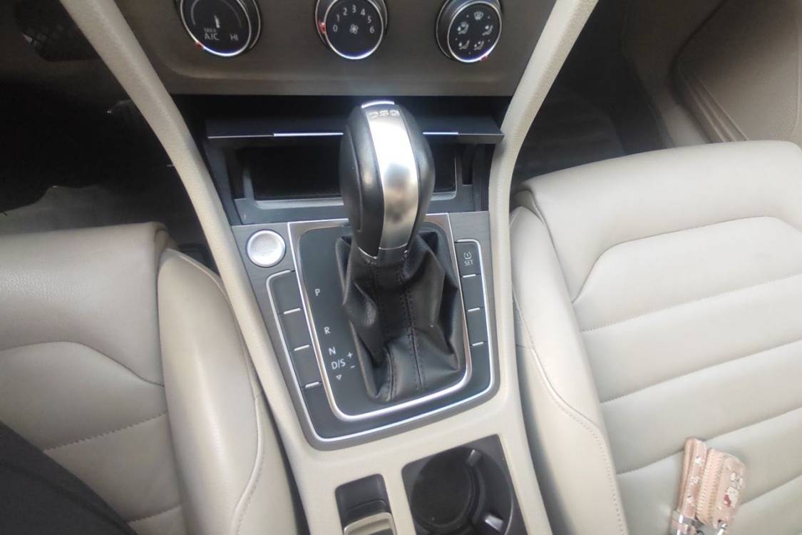 Volkswagen Golf 2015 car image #27