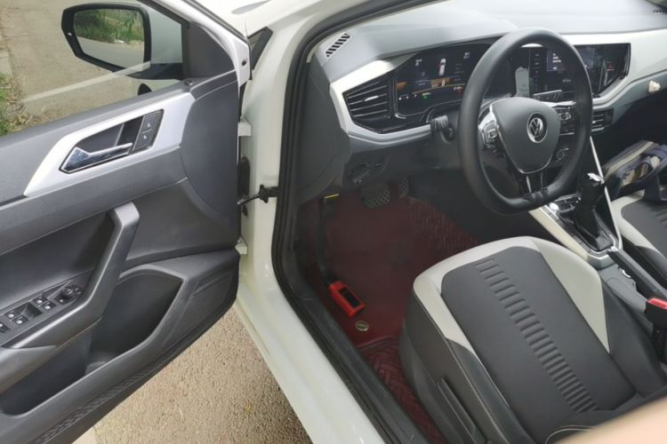 Volkswagen Polo 2023 car image #16