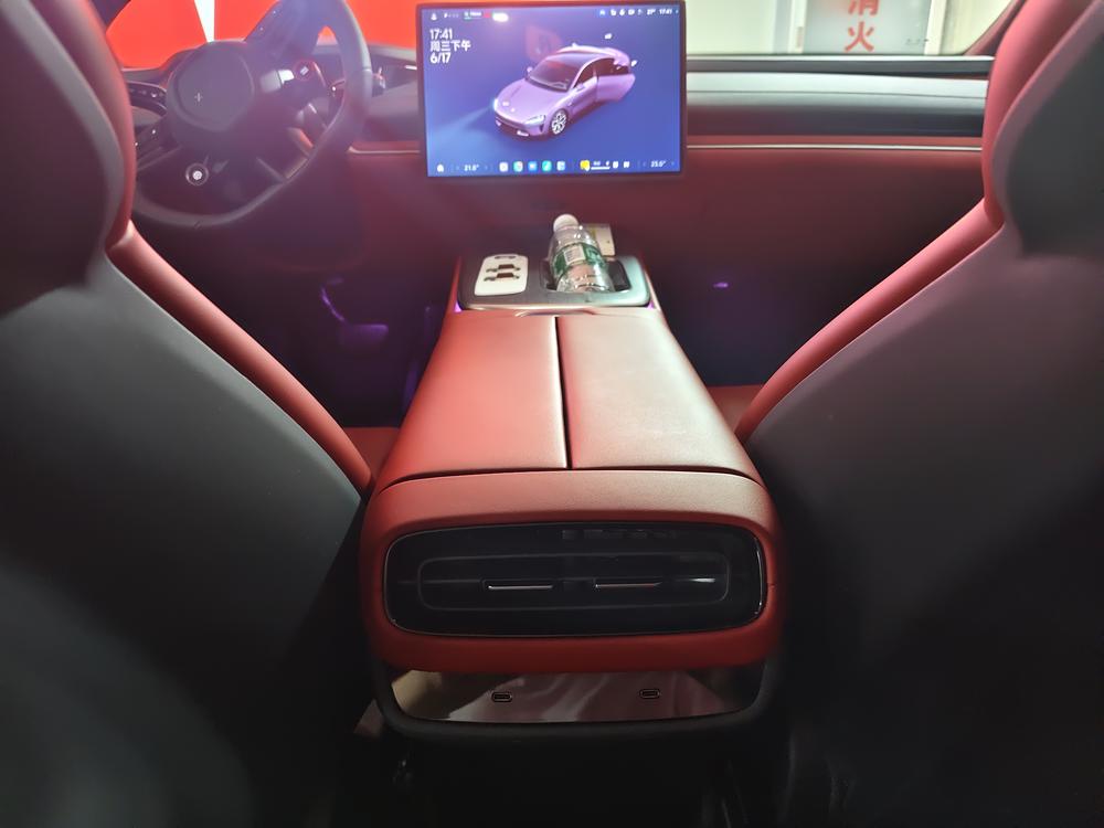 2024 #2 2024 immagine di auto #2