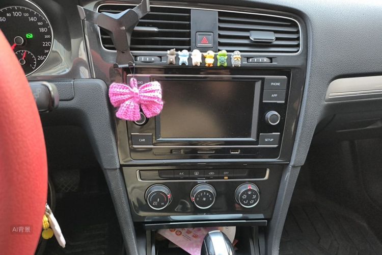Volkswagen Golf 2018 car image #15