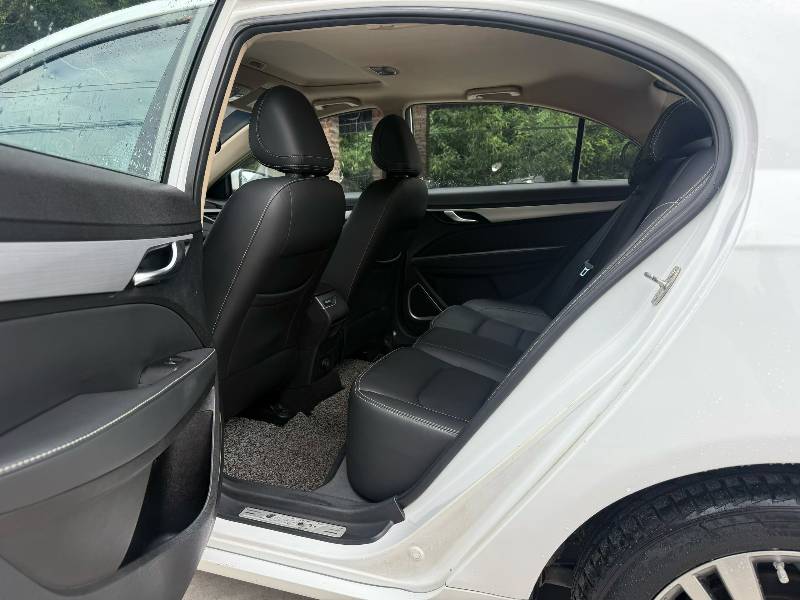 GEELY Emgrand 2019 car image #7