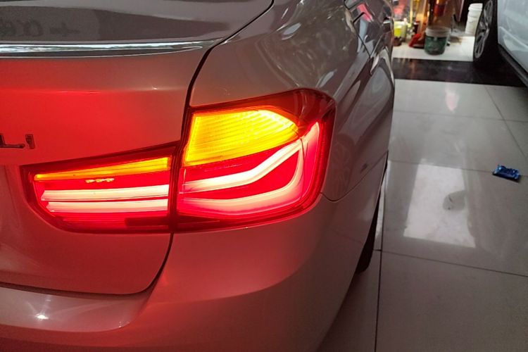 BMW 3 Series 2019 car image #8