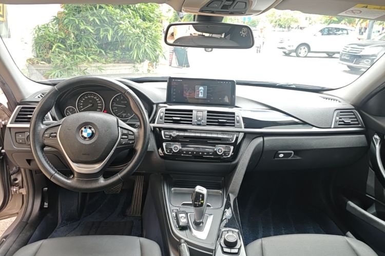 BMW 3 Series 2017 car image #10