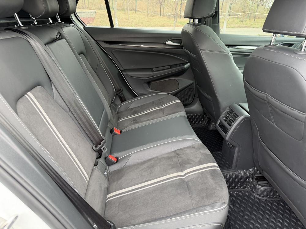 Volkswagen Golf 2022 car image #20