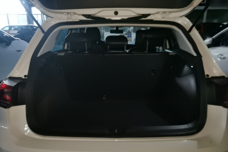 Volkswagen Golf 2023 car image #19