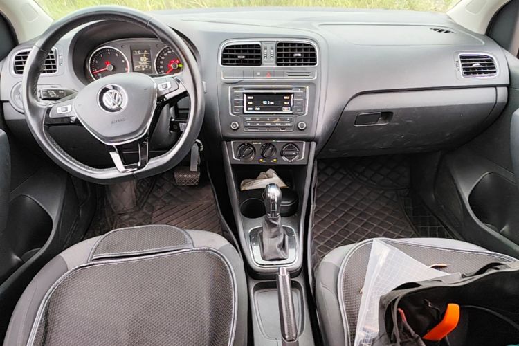 Volkswagen Polo 2016 car image #11
