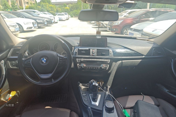 BMW 3 Series 2019 car image #11