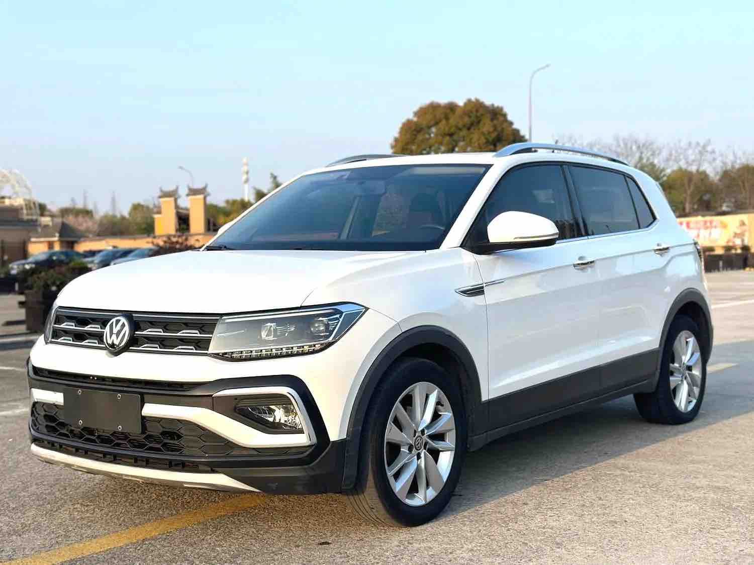 2020 immagine di auto 