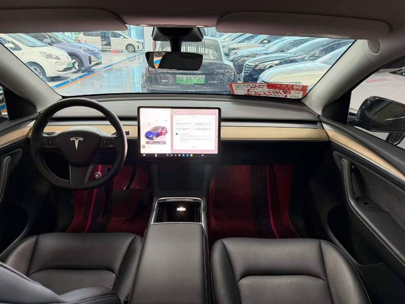 Tesla Model Y 2023 car image #2