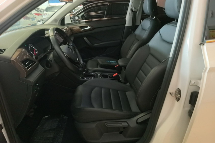 Volkswagen Tharu 2020 car image #15