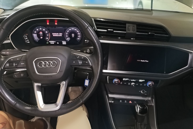 Audi Q3 2021 car image #10