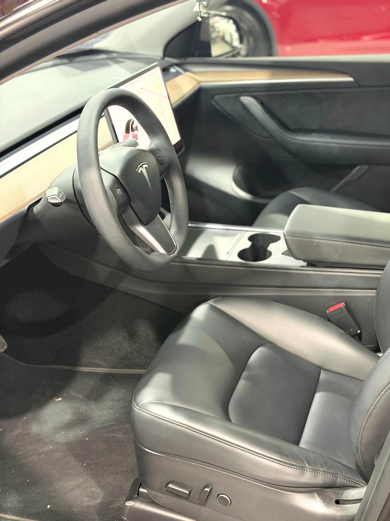 Tesla Model Y 2021 car image #7