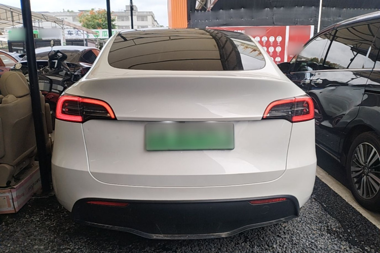 Tesla Model Y 2024 #6 Tesla Model Y 2024 car image #6
