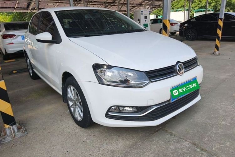 Volkswagen Polo 2015 car image #4