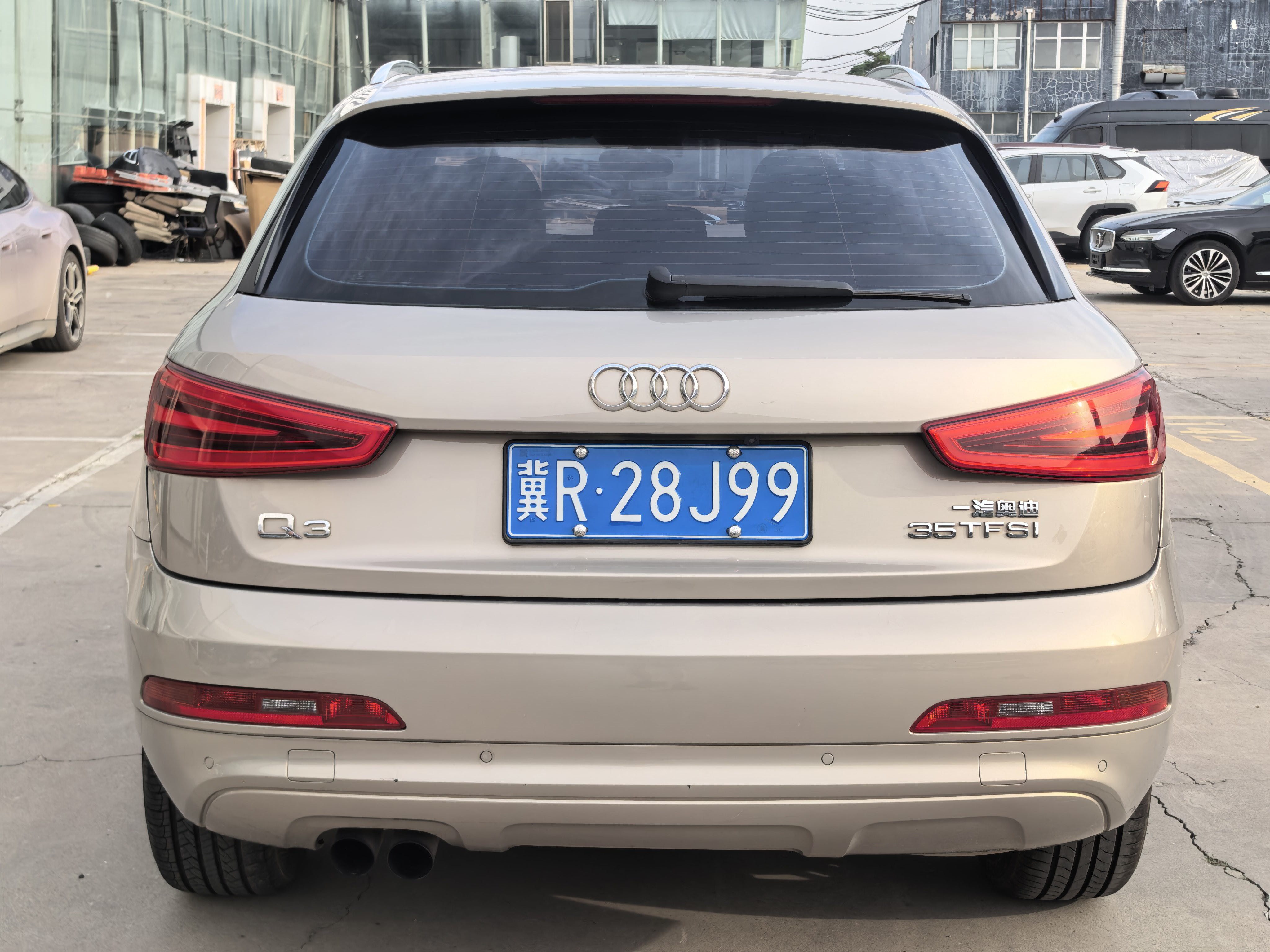 Audi Q3 2014 car image #11