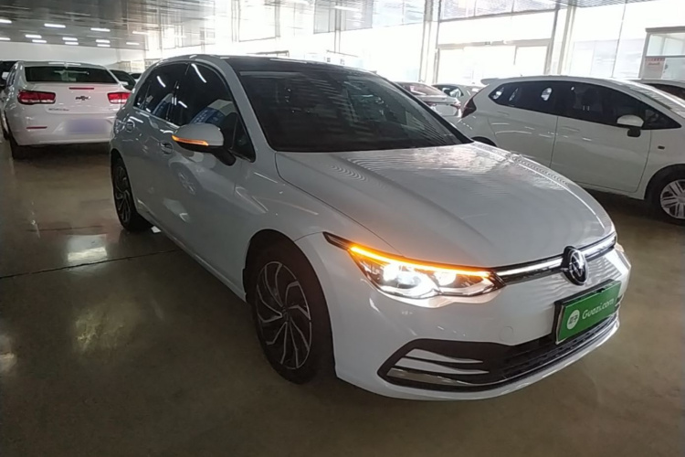 Volkswagen Golf 2022 car image #4