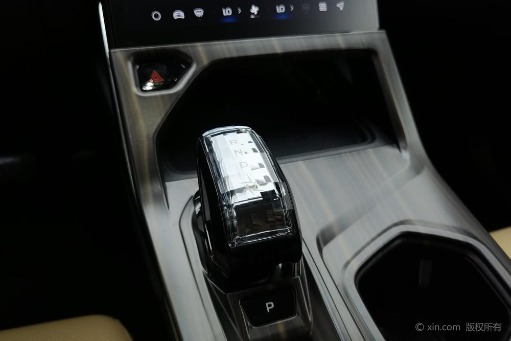 GEELY Boyue L 2023 car image #14
