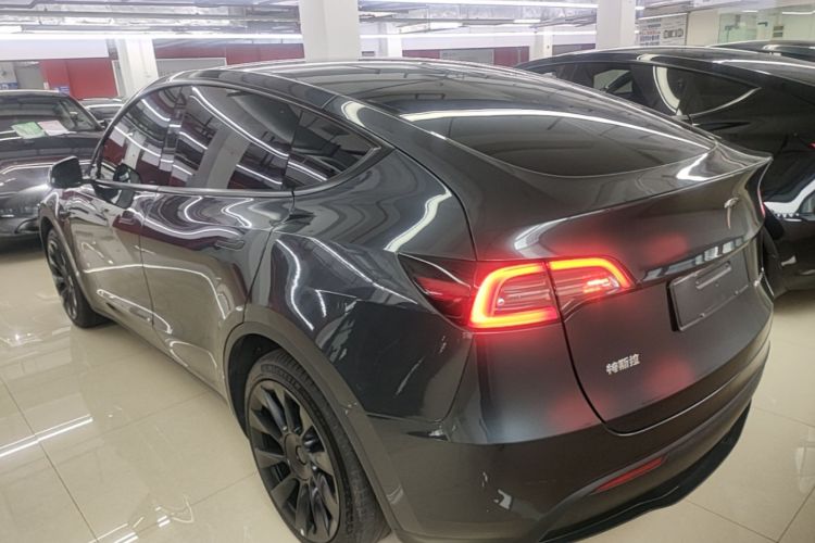 Tesla Model Y 2024 #5 Tesla Model Y 2024 car image #5