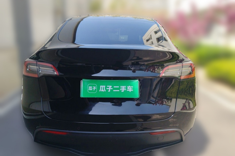 Tesla Model Y 2023 #4 Tesla Model Y 2023 car image #4