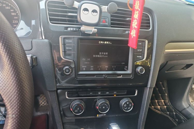 Volkswagen Golf 2017 car image #16
