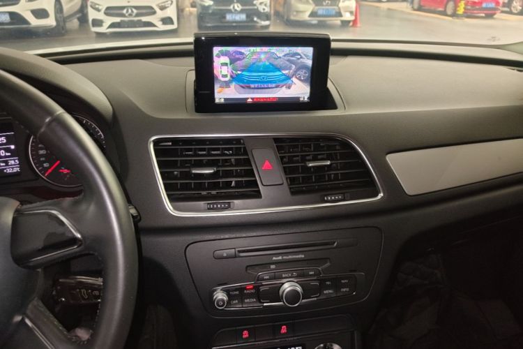 Audi Q3 2014 car image #17