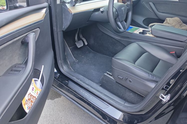 Tesla Model Y 2021 #18 Tesla Model Y 2021 car image #18