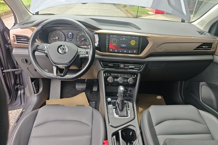 Volkswagen Tharu 2020 car image #10