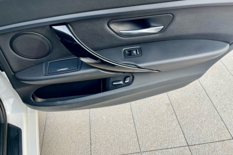 BMW 3 Series 2017 #14 BMW 3 Series 2017 car image #14