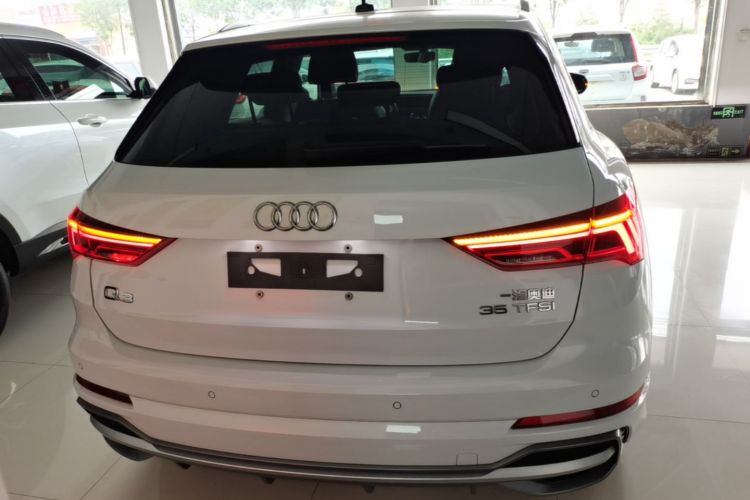 Audi Q3 2022 car image #6