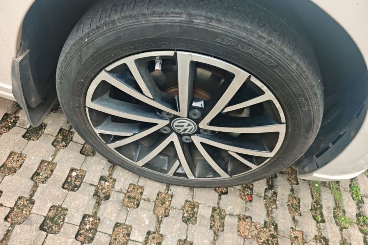 Volkswagen Lavida 2019 car image #9
