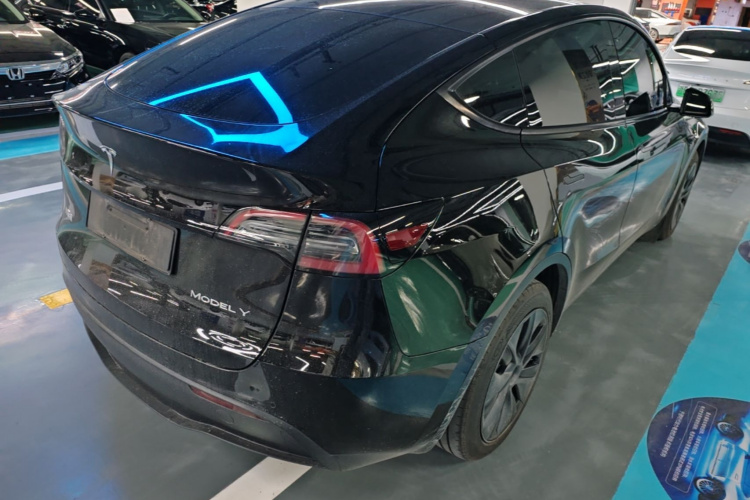 Tesla Model Y 2023 car image #7