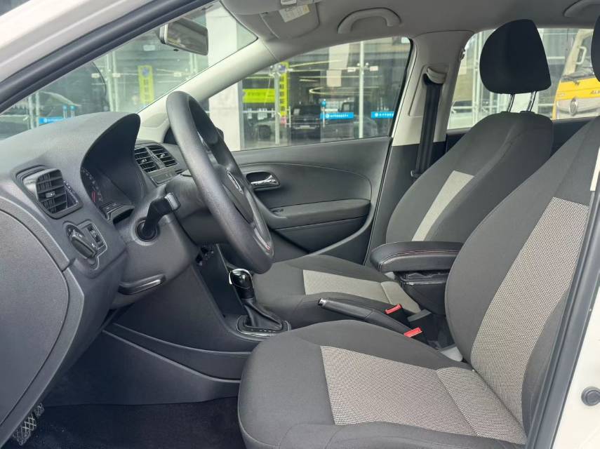 Volkswagen Polo 2016 car image #6