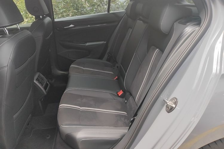Volkswagen Golf 2024 car image #17