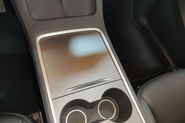 Tesla Model Y 2021 car image #14