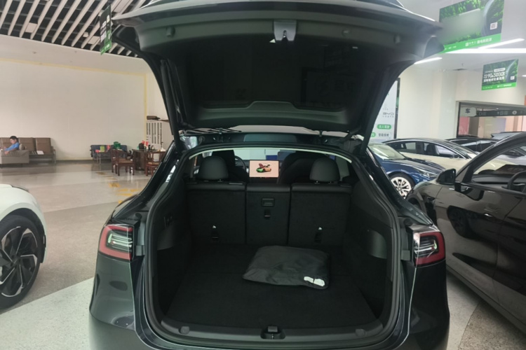 Tesla Model Y 2024 #19 Tesla Model Y 2024 immagine di auto #19