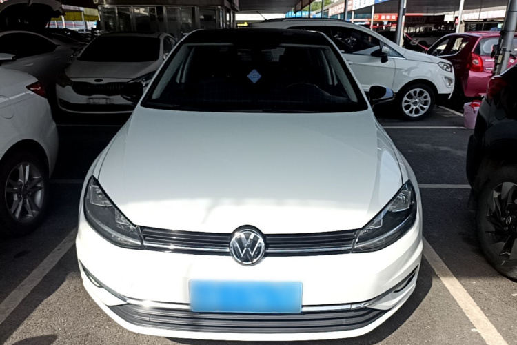 Volkswagen Golf 2018 car image #3