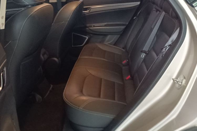 GEELY Emgrand GS 2018 car image #17