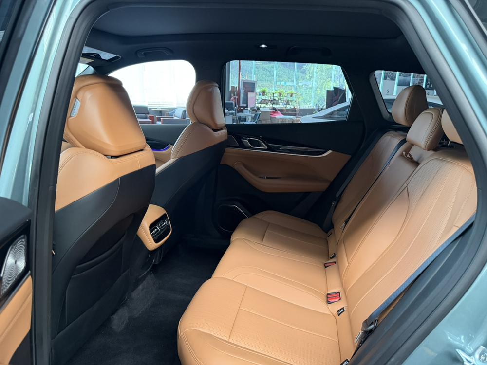 GEELY Boyue L 2025 car image #15
