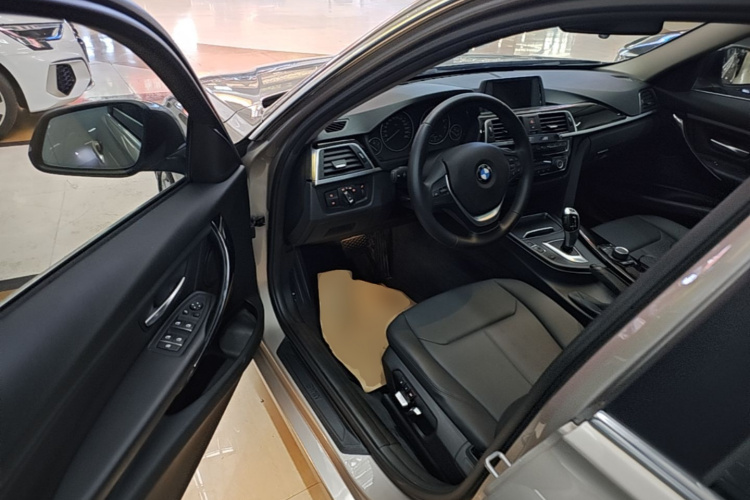 BMW 3 Series 2017 #16 BMW 3 Series 2017 car image #16