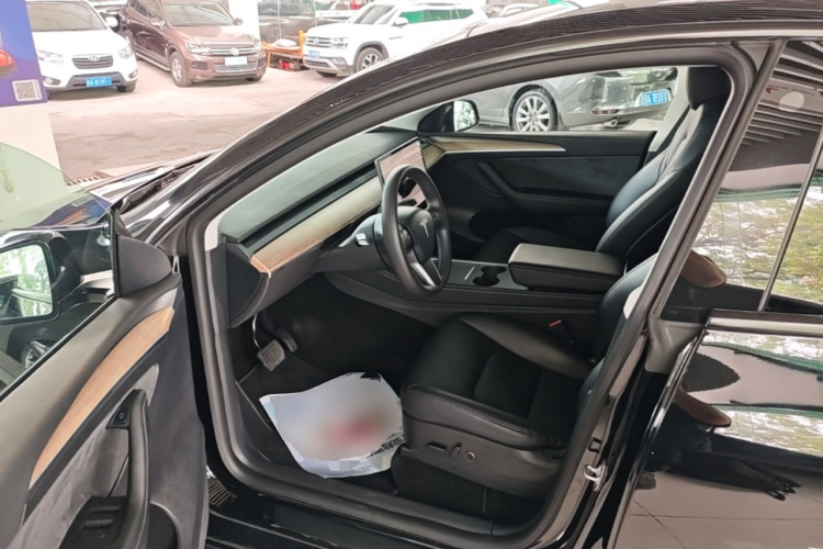 Tesla Model Y 2022 #16 Tesla Model Y 2022 car image #16