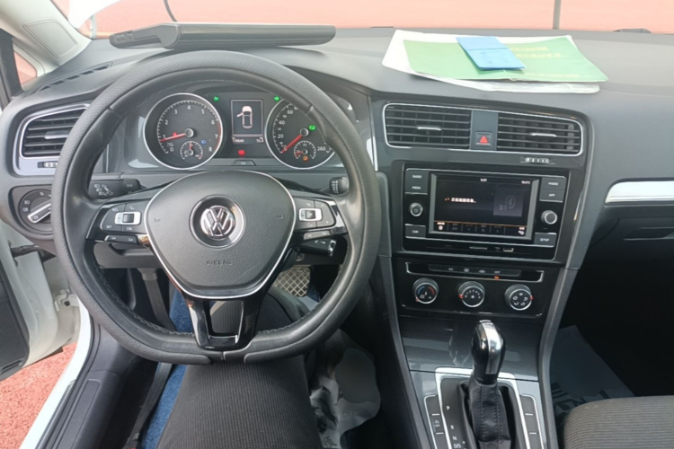 Volkswagen Golf 2018 car image #11