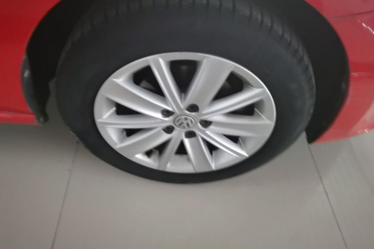Volkswagen Polo 2015 car image #9