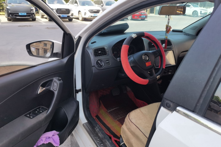 Volkswagen Polo 2019 car image #13