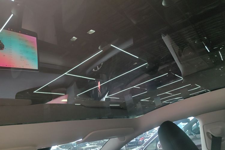 Tesla Model Y 2023 car image #18