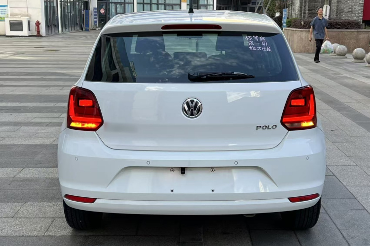 Volkswagen Polo 2016 car image #6