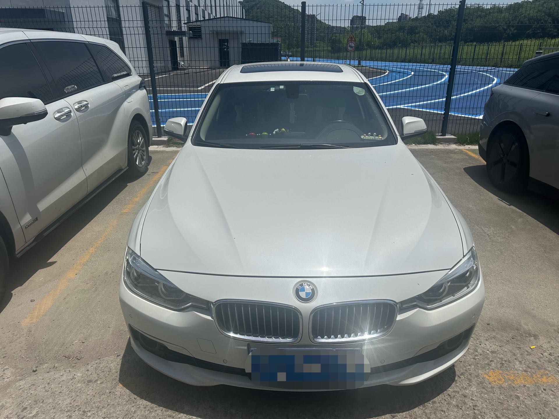 BMW 3 Series 2018 car image #2