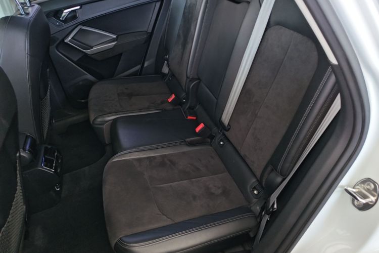 Audi Q3 2019 car image #17
